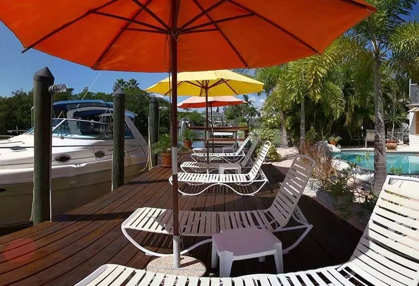 Bed & Breakfast Manatee Bay Inn   Near Fishing Pier Fort Myers Beach