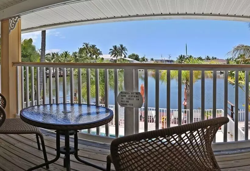 Bed & Breakfast Manatee Bay Inn   Near Fishing Pier Fort Myers Beach