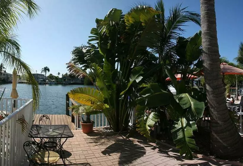 Bed & Breakfast Manatee Bay Inn   Near Fishing Pier Fort Myers Beach