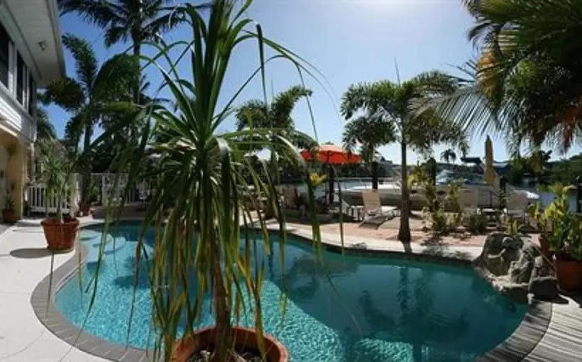 Bed & Breakfast Manatee Bay Inn   Near Fishing Pier Fort Myers Beach