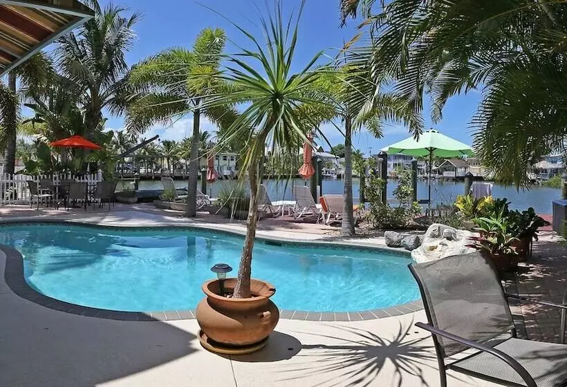 Bed & Breakfast Manatee Bay Inn   Near Fishing Pier Fort Myers Beach