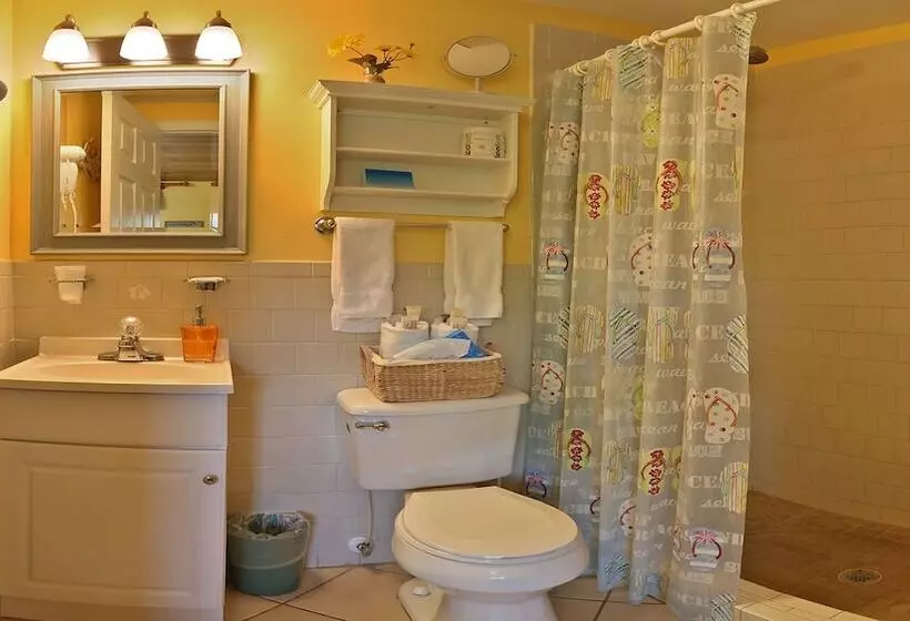 Bed & Breakfast Manatee Bay Inn   Near Fishing Pier Fort Myers Beach