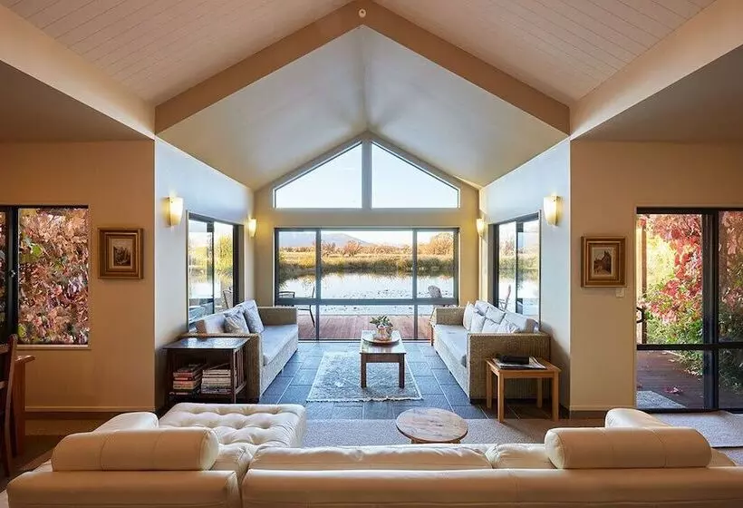 민박 Matuka Luxury Lodge