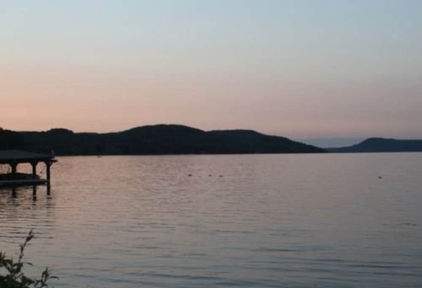 مبيت وإفطار The Hayden Creek Inn