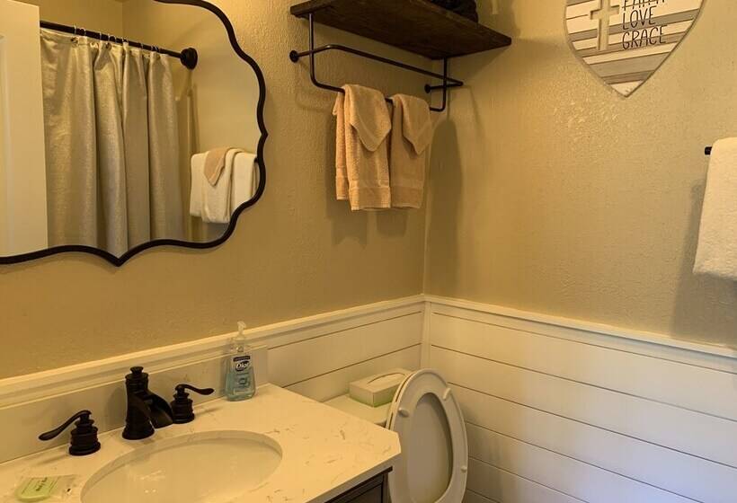 בית מלון כפרי Laurel Inn