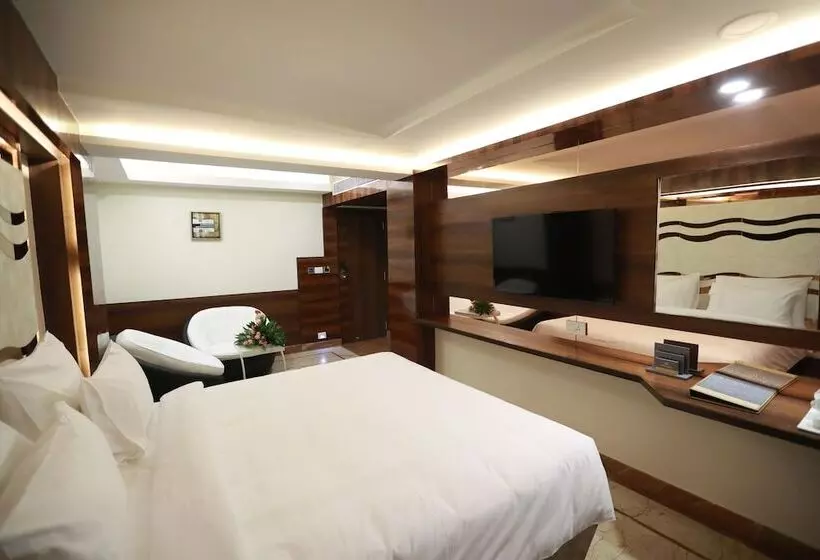 Hotel Park Elanza Chennai