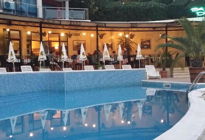 Royal Cove Aparthotel Self Catering