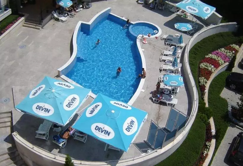 Royal Cove Aparthotel   Self Catering