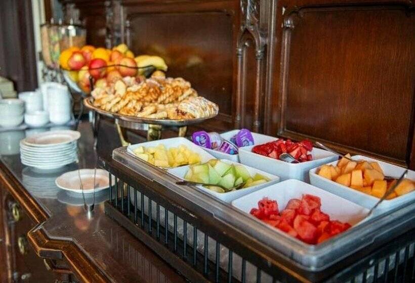 Отель The Inn at Stonecliffe