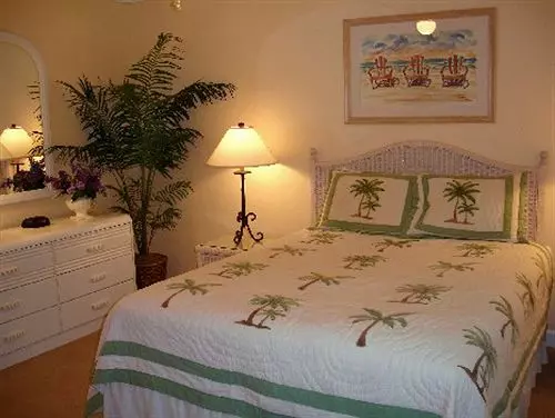 Отель Tradewinds Beach Resort