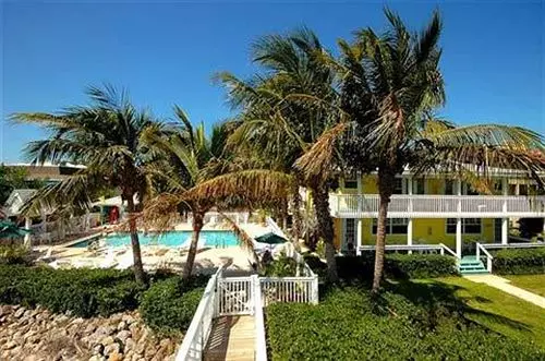 Отель Tradewinds Beach Resort