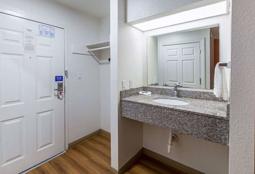 Motel 6 Hutchins, Tx