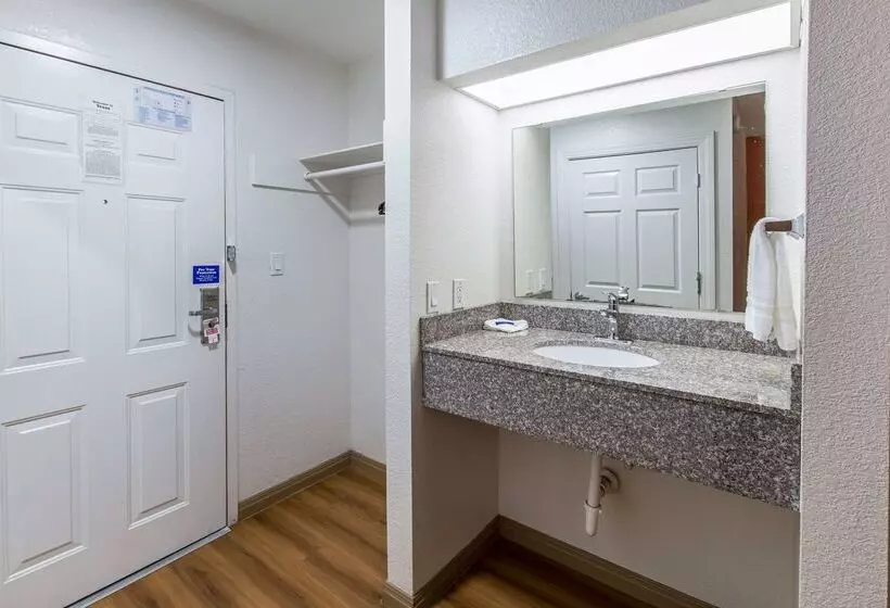 Motel 6 Hutchins, Tx