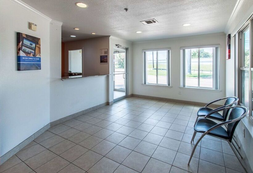 Motel 6 Hutchins, Tx