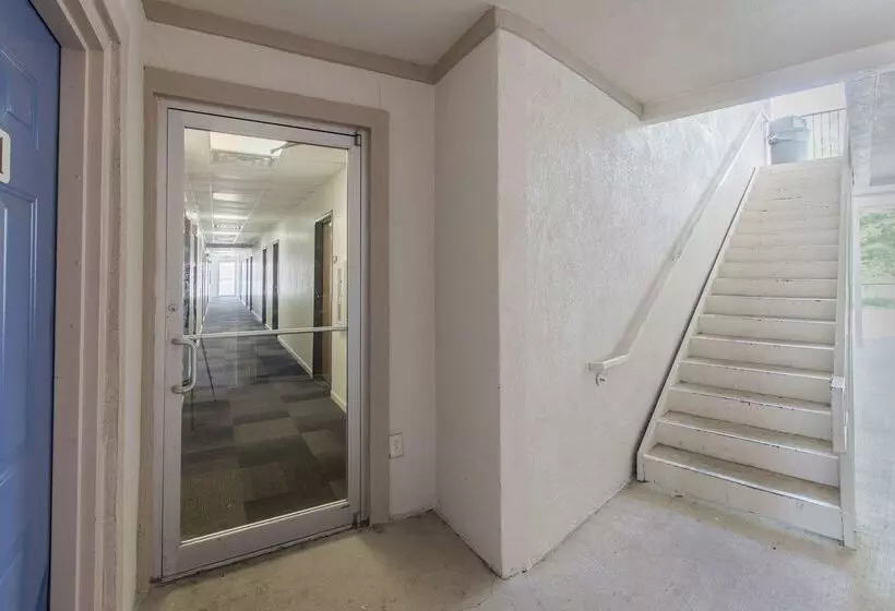 Motel 6 Hutchins, Tx