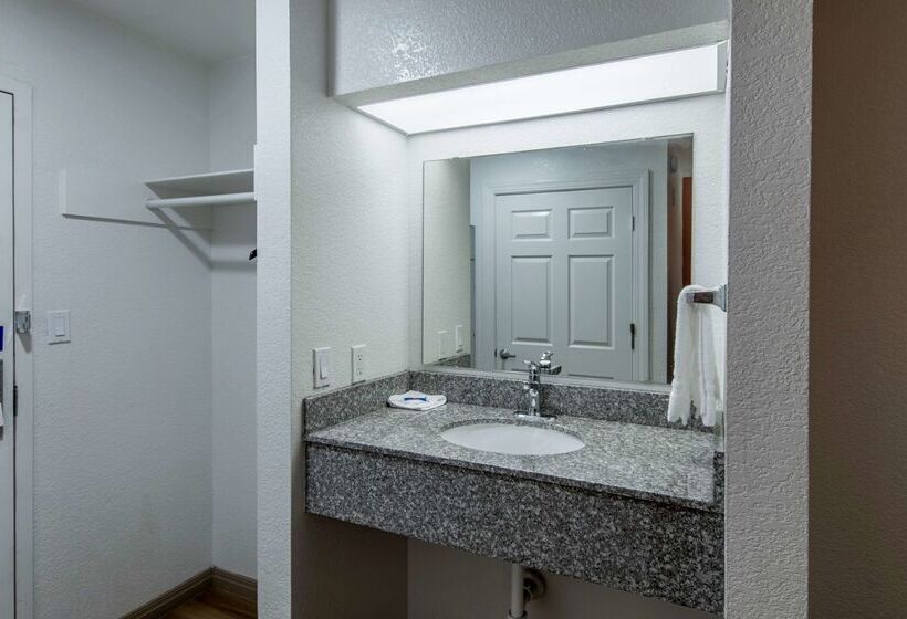 Motel 6 Hutchins, Tx