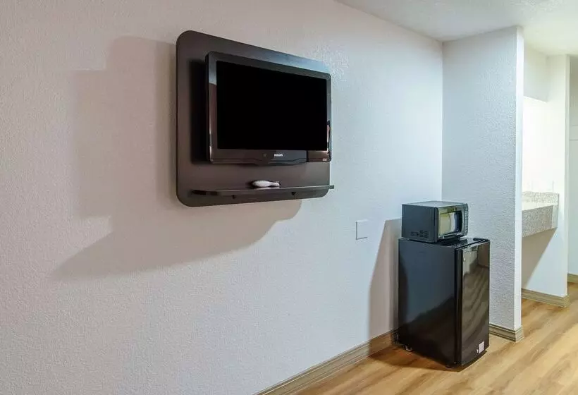 Motel 6 Hutchins, Tx