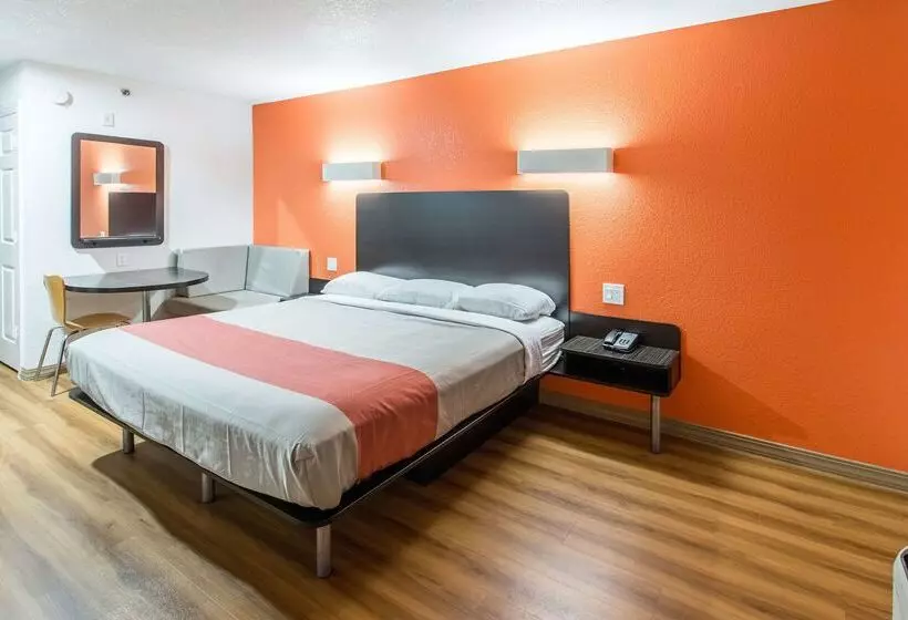 Motel 6 Hutchins, Tx