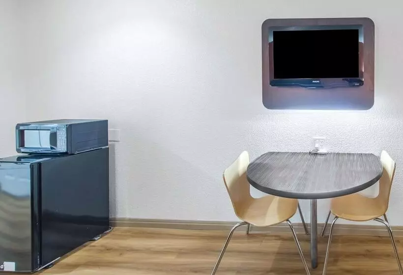 Motel 6 Hutchins, Tx