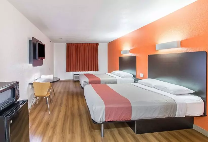 Motel 6 Hutchins, Tx