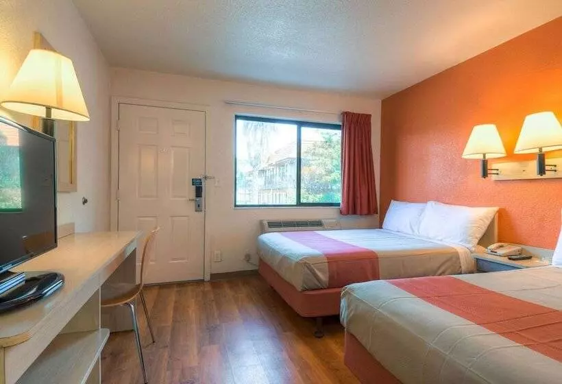 Motel 6san Ysidro, Ca  San Diego  Border