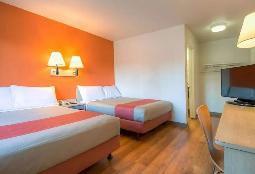 Motel 6san Ysidro, Ca  San Diego  Border