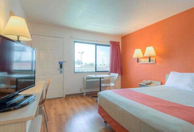 Motel 6san Ysidro, Ca San Diego Border