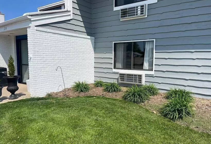 Мотель The Belgium Inn & Suites