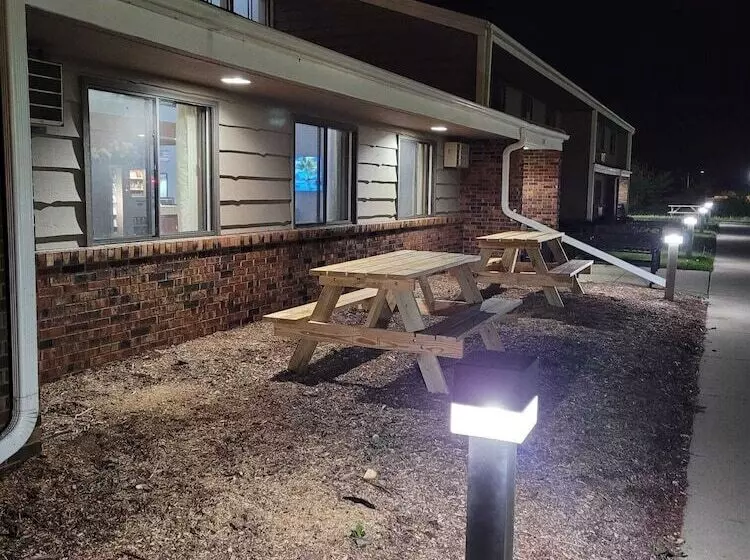 Мотель The Belgium Inn & Suites