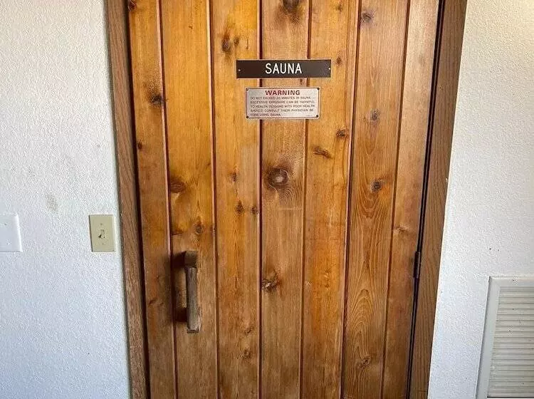 Мотель The Belgium Inn & Suites