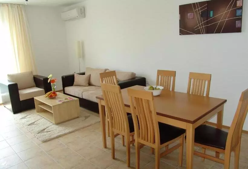 Royal Cove Aparthotel   Self Catering