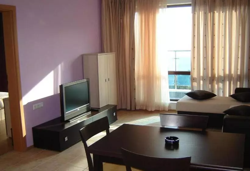 Royal Cove Aparthotel   Self Catering