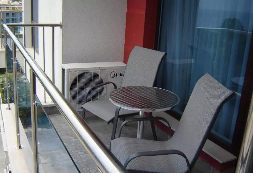 Royal Cove Aparthotel   Self Catering