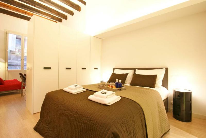 Short Stay Group Borne Pop Art Lofts