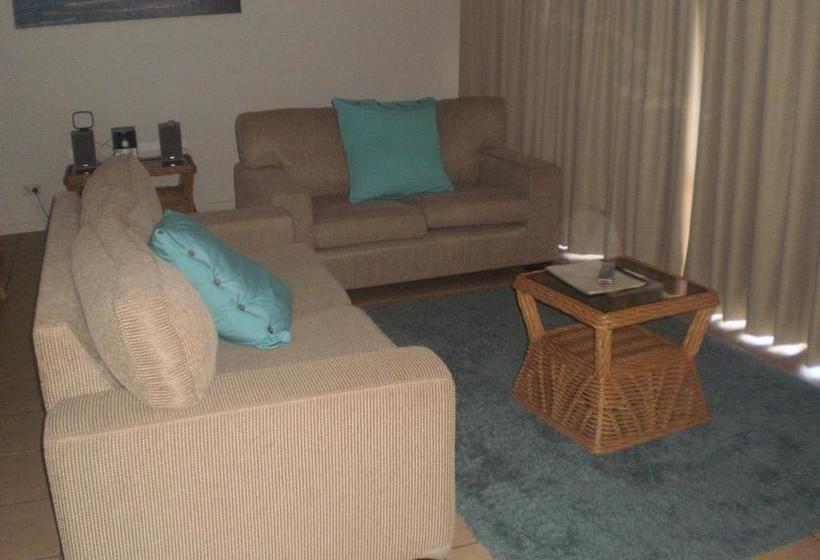 Surf Club Apartments