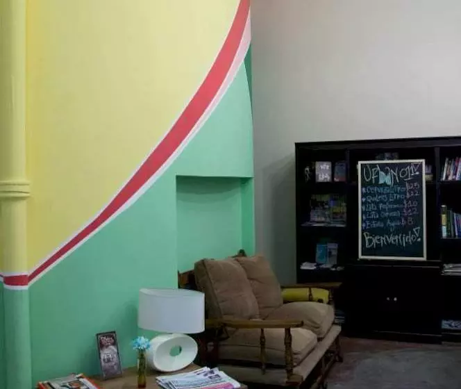 هاستل Urban 011