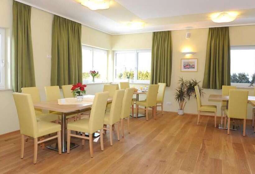 هتل Pension Sommerauer