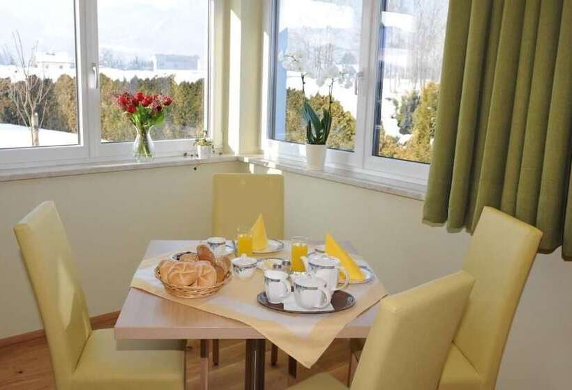 هتل Pension Sommerauer