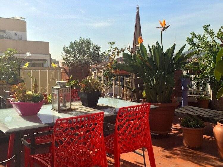 تختخواب و صبحانه The Sky Dome