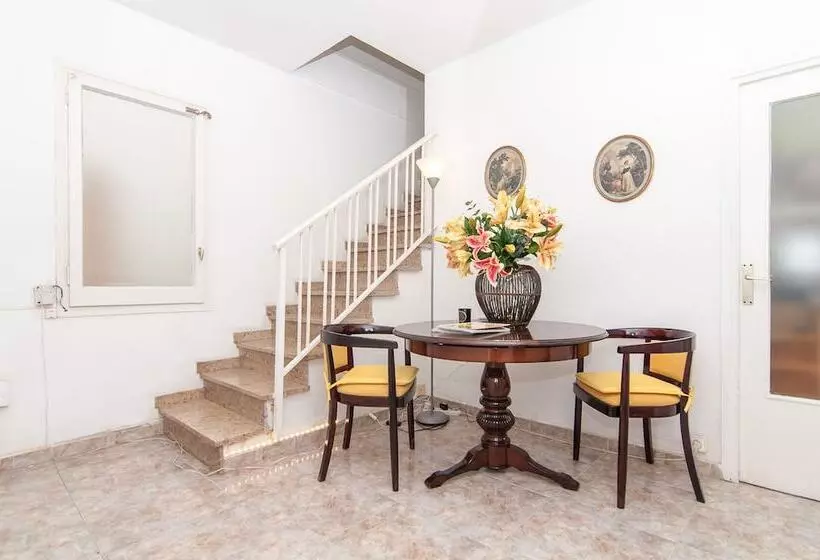 تختخواب و صبحانه The Sky Dome