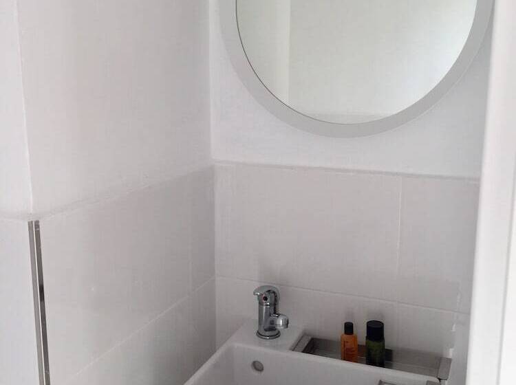 تختخواب و صبحانه The Sky Dome