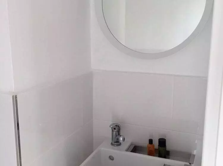 تختخواب و صبحانه The Sky Dome