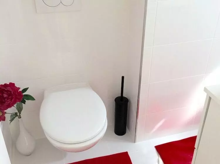 تختخواب و صبحانه The Sky Dome