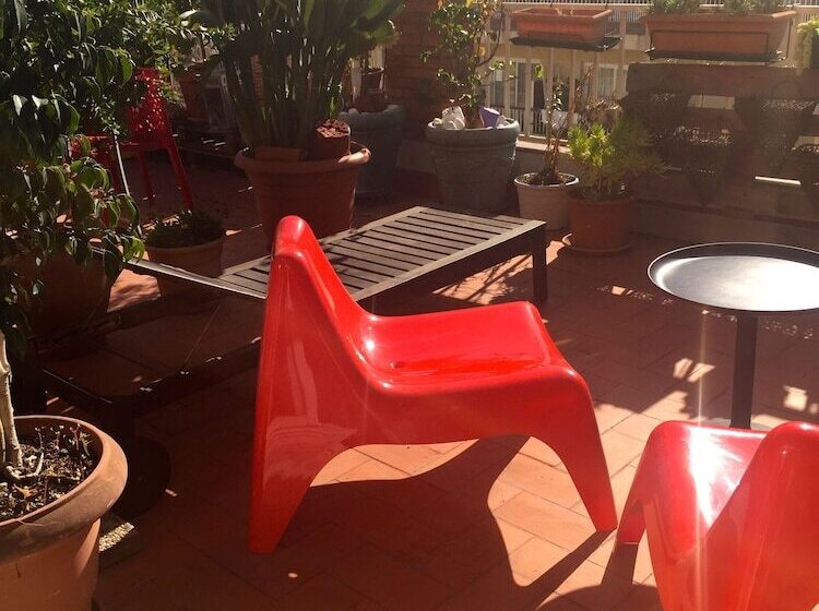 تختخواب و صبحانه The Sky Dome