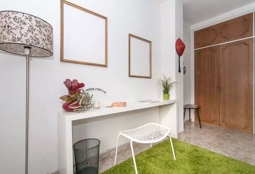 تختخواب و صبحانه The Sky Dome