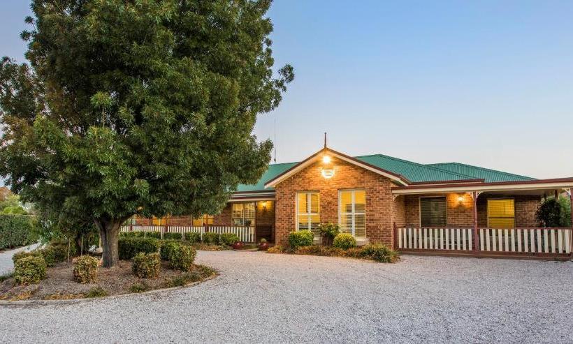 Colonial Court Villas