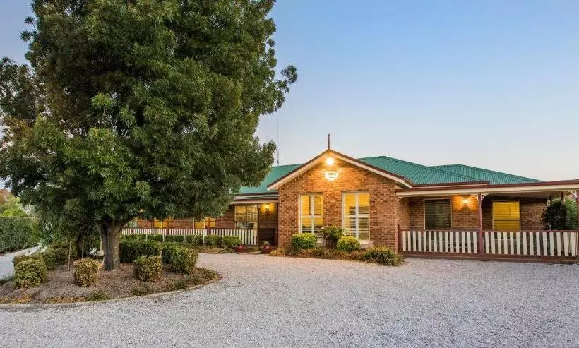 Colonial Court Villas