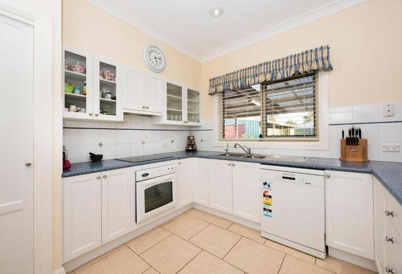 Colonial Court Villas