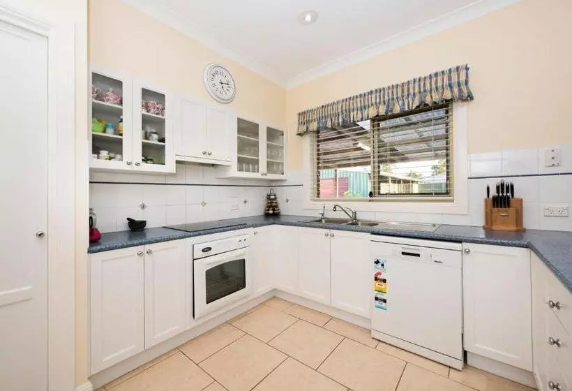 Colonial Court Villas