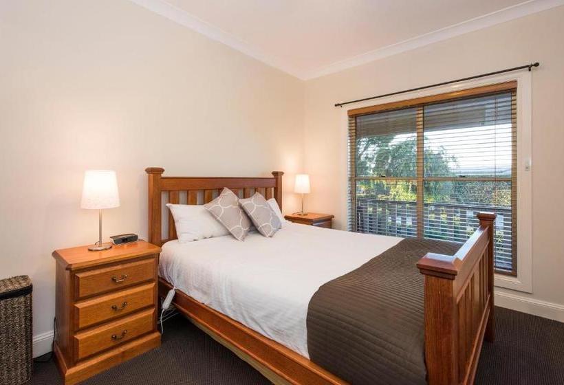 Colonial Court Villas